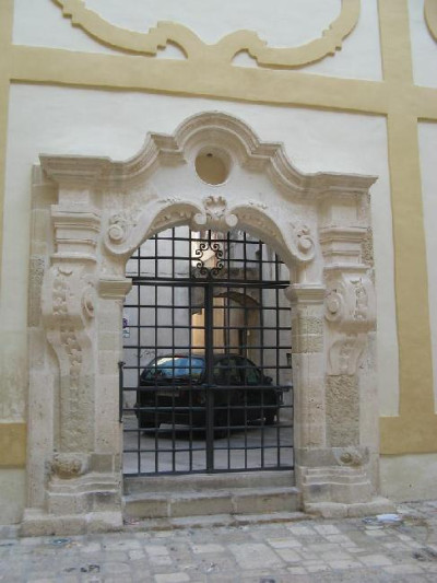 Tricase - piazza Giuseppe Pisanelli - Atrio Palazzo Gallone - Portale Tricase - piazza Giuseppe Pisanelli - Atrio Palazzo Gallone - Portale